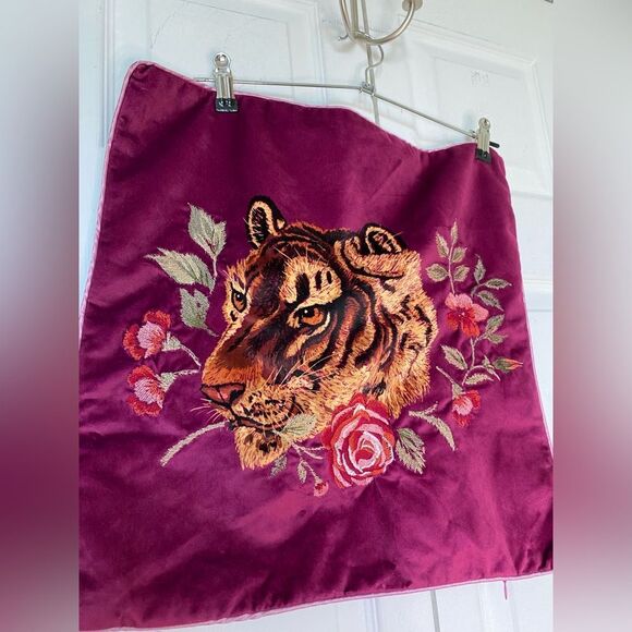Rich Purple Tiger & Flower Decorative Pillowcase - Picture 4 of 7
